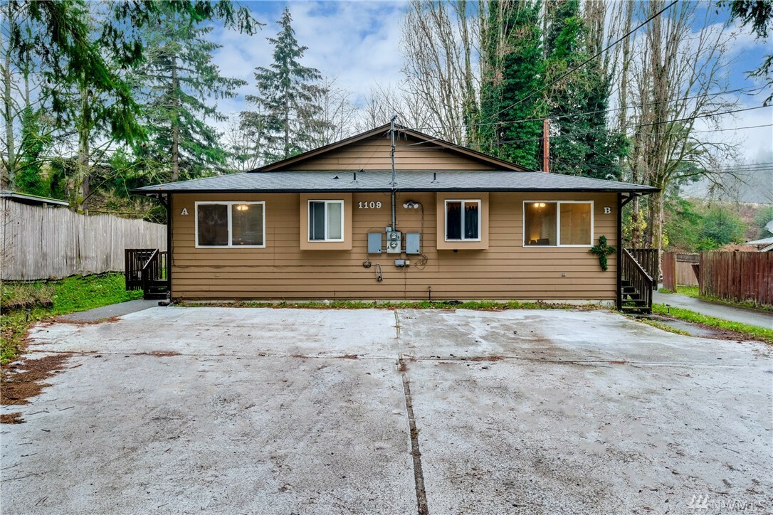 Property Photo:  1109 Brentwood Dr  WA 98312 