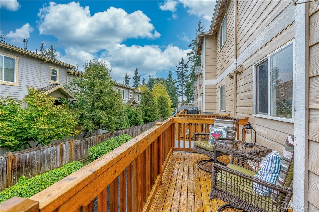 Property Photo:  7435 210 St SW 6  WA 98026 