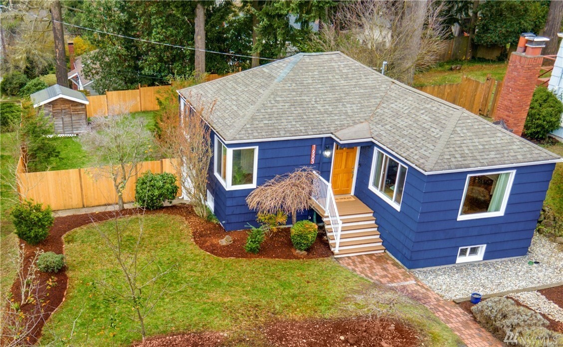 Property Photo:  16503 Fremont Ave N  WA 98133 