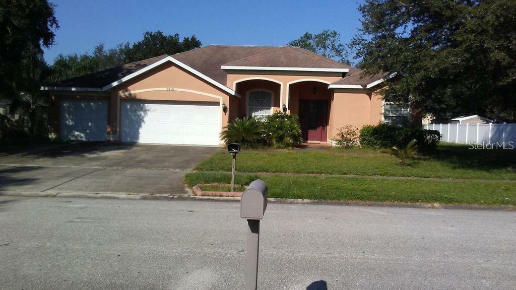 Property Photo:  2210 Heritage Crest Drive  FL 33594 