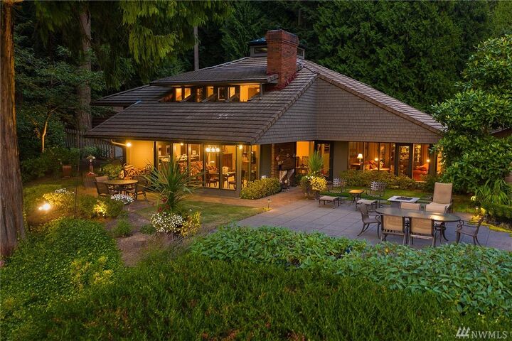 Property Photo: 12210 NE 39th St WA 98005