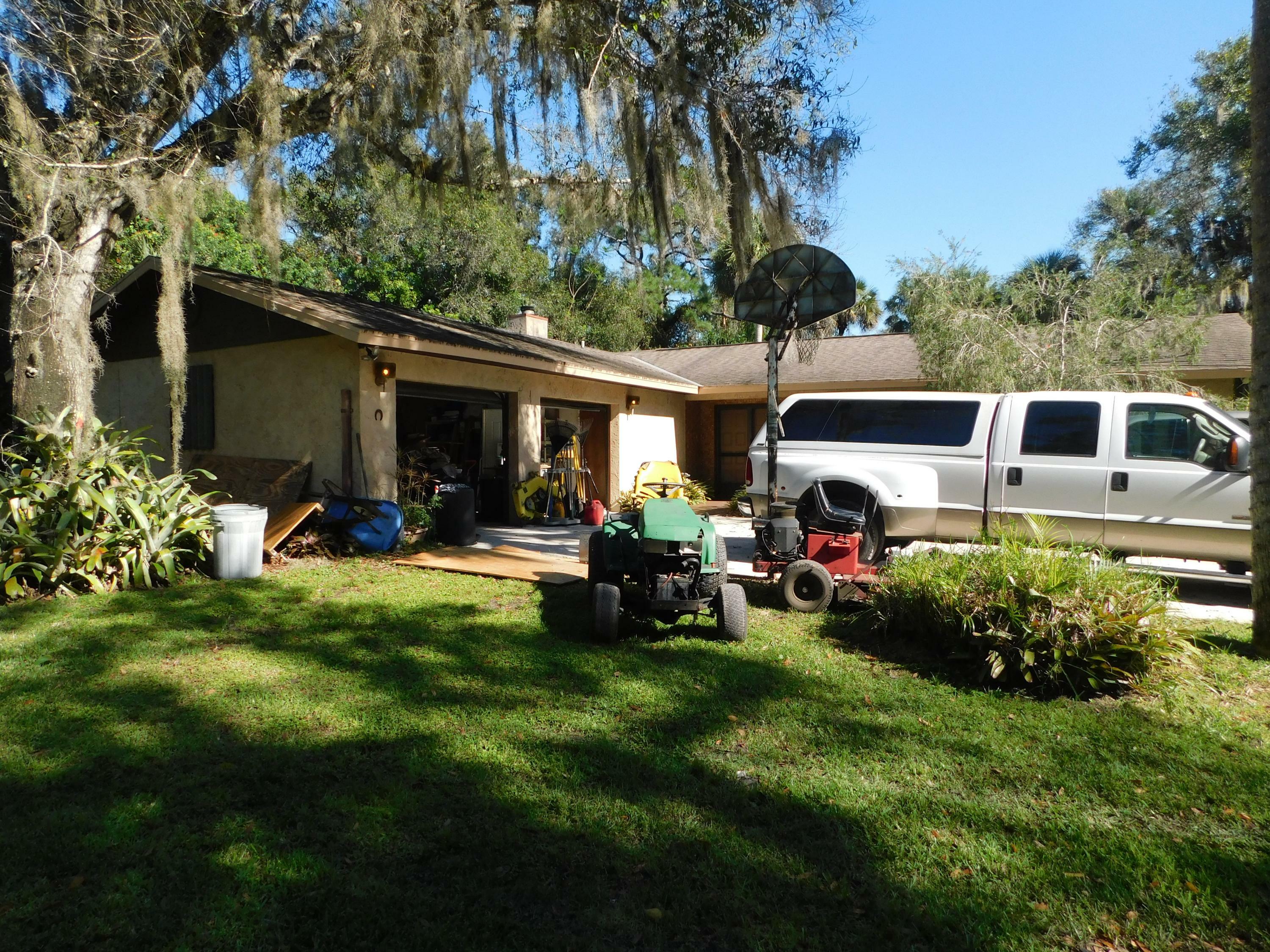 Property Photo:  513 Ulrich Road  FL 34982 