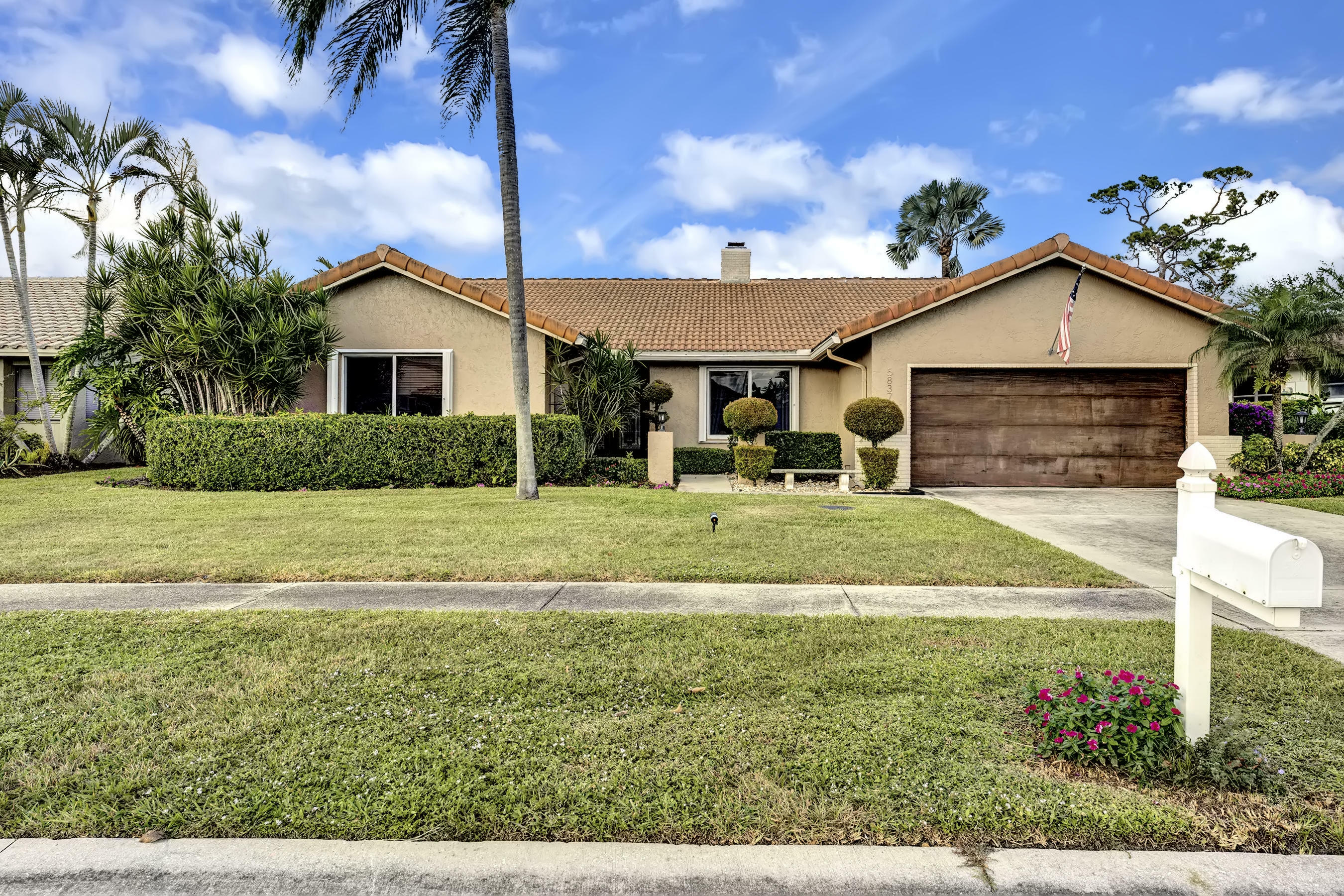 Property Photo:  5837 Vista Linda Lane  FL 33433 