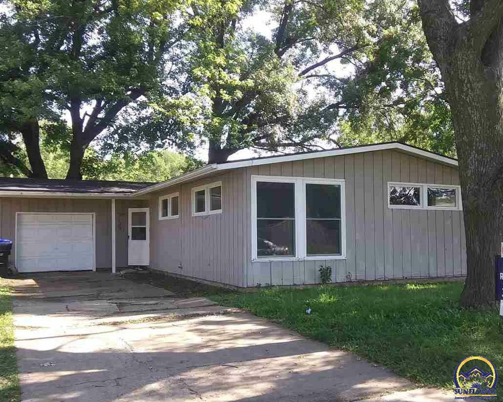 1608 SW Clontarf St  Topeka KS 66611 photo