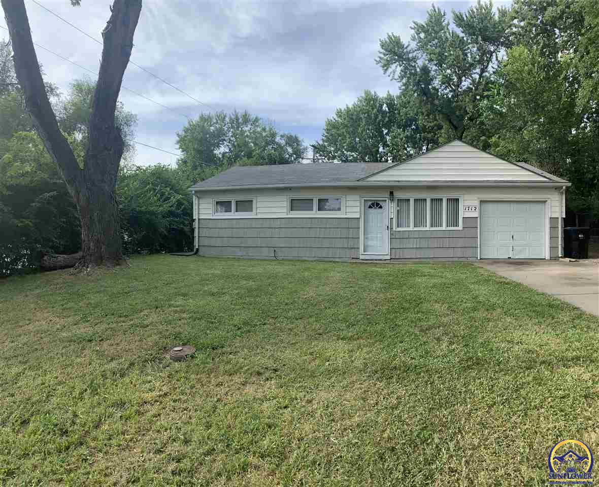Property Photo: 1712 SE 24th St KS 66605