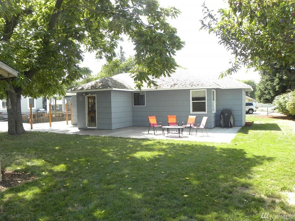 Property Photo:  623 SW Davis Ave  WA 99324 