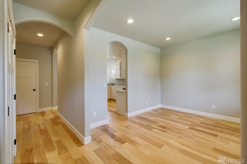 Property Photo:  1380 S 3rd Ave  WA 99362 