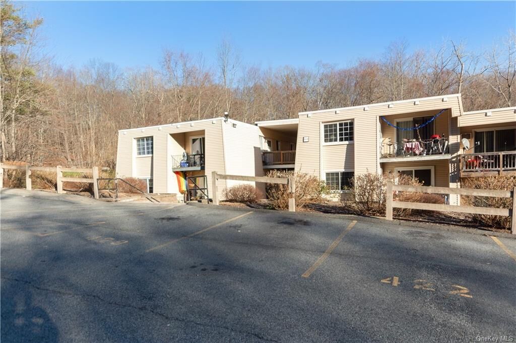 Property Photo:  424 Fox Run Lane  NY 10512 