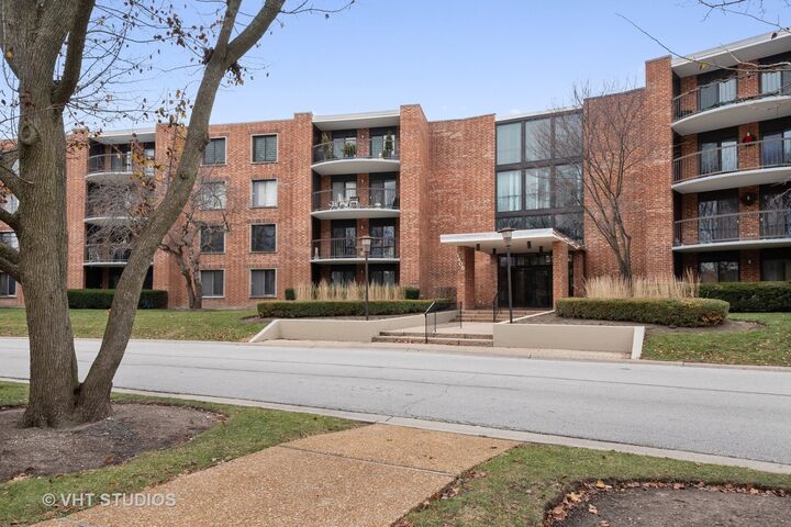 1405 E Central Road 320C  Arlington Heights IL 60005 photo