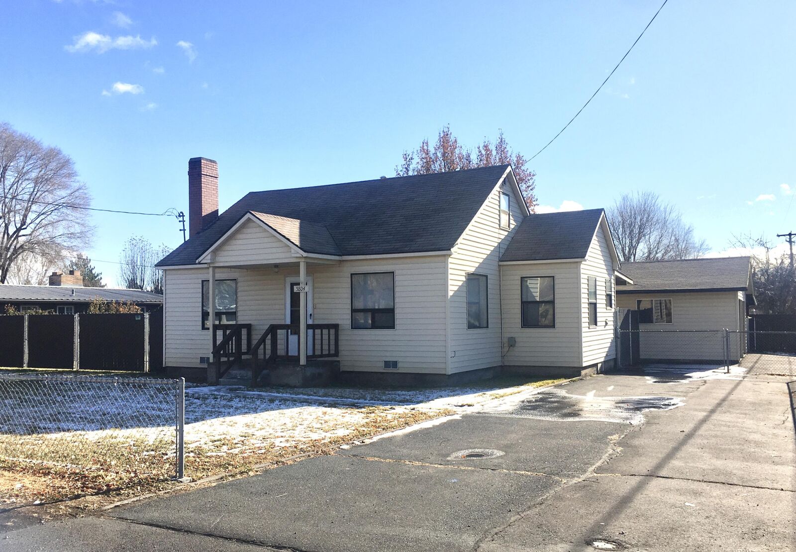 Property Photo:  5804 Delaware Avenue  OR 97603 