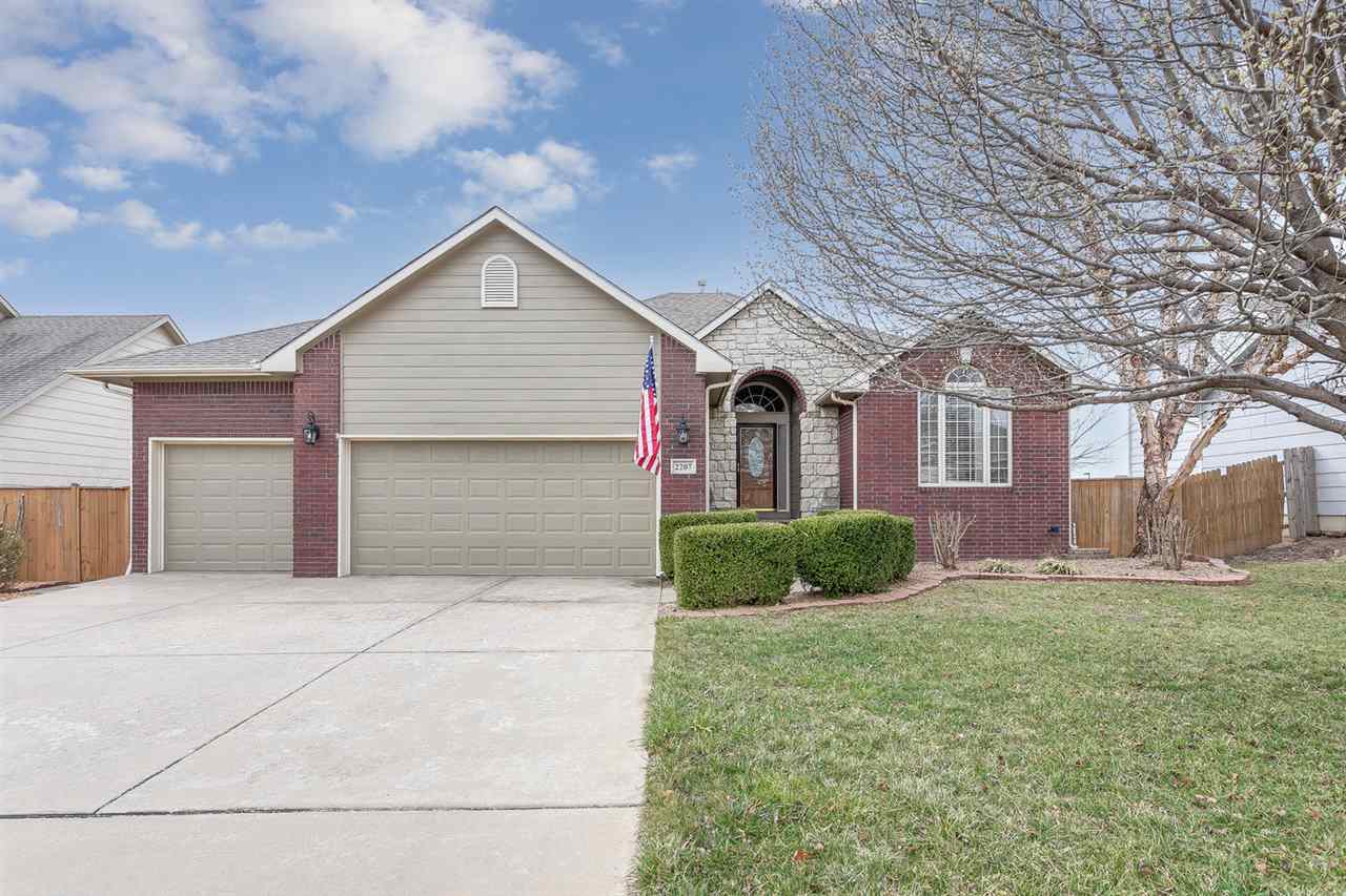 Property Photo:  2207 E Sommerhauser Cir  KS 67037 