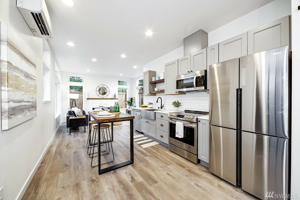 Property Photo: 910 A 24th Ave S WA 98144