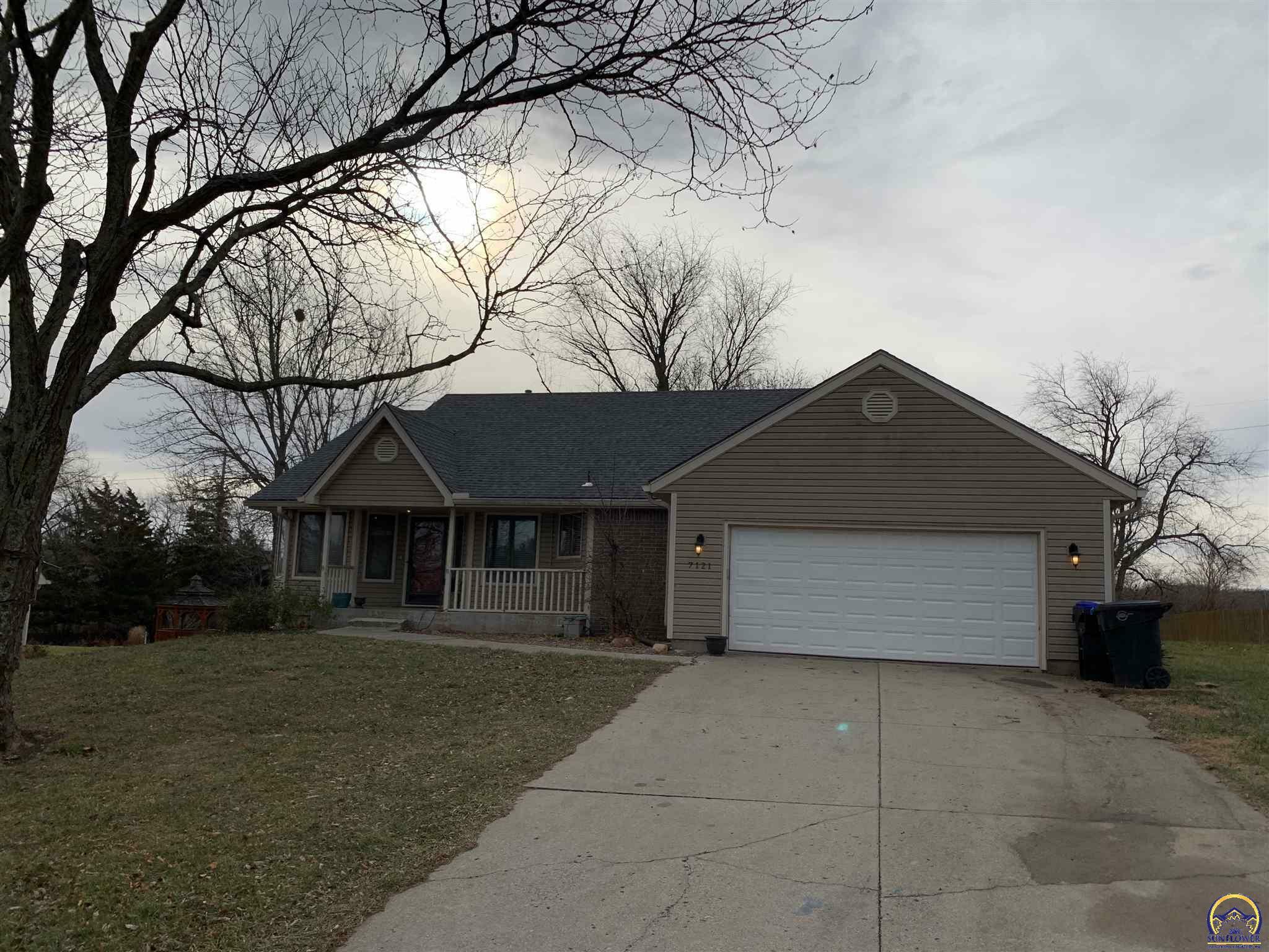 Property Photo:  7121 SW Lancelot Ln  KS 66604 