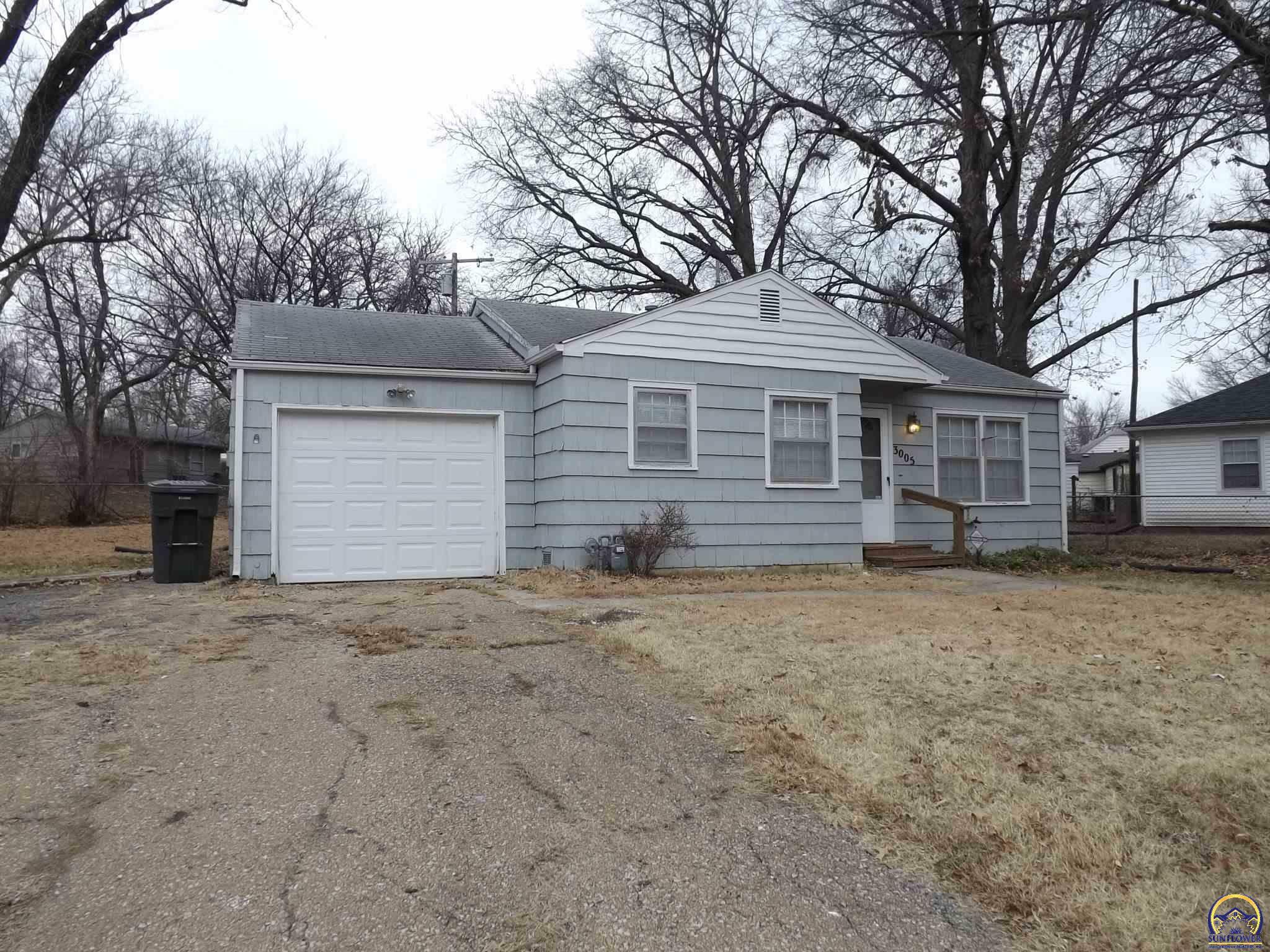 Property Photo:  3005 SE Iowa Ave  KS 66605 