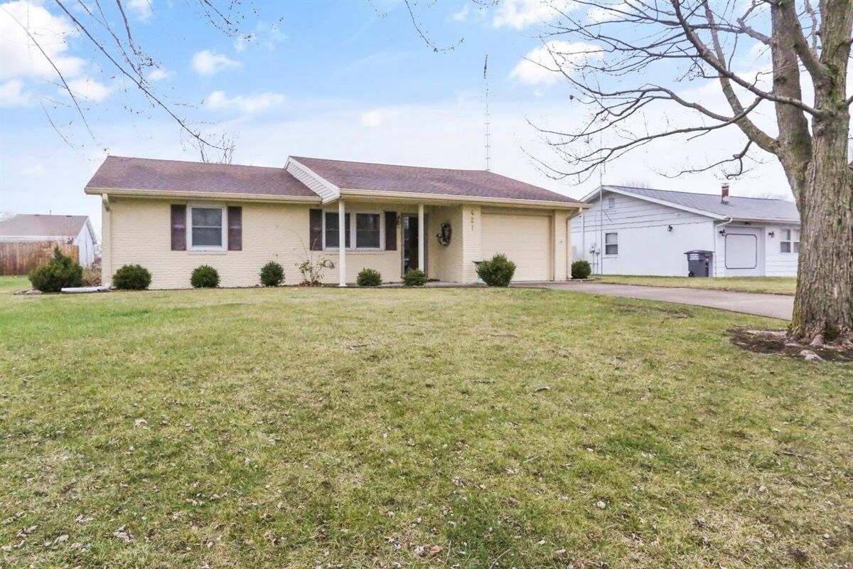 Property Photo: 421 W Albany Court IN 47320