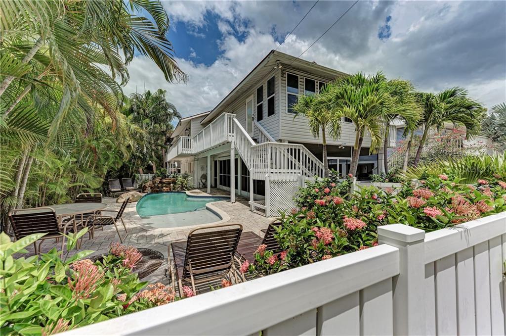 Property Photo: 131 White Avenue FL 34217