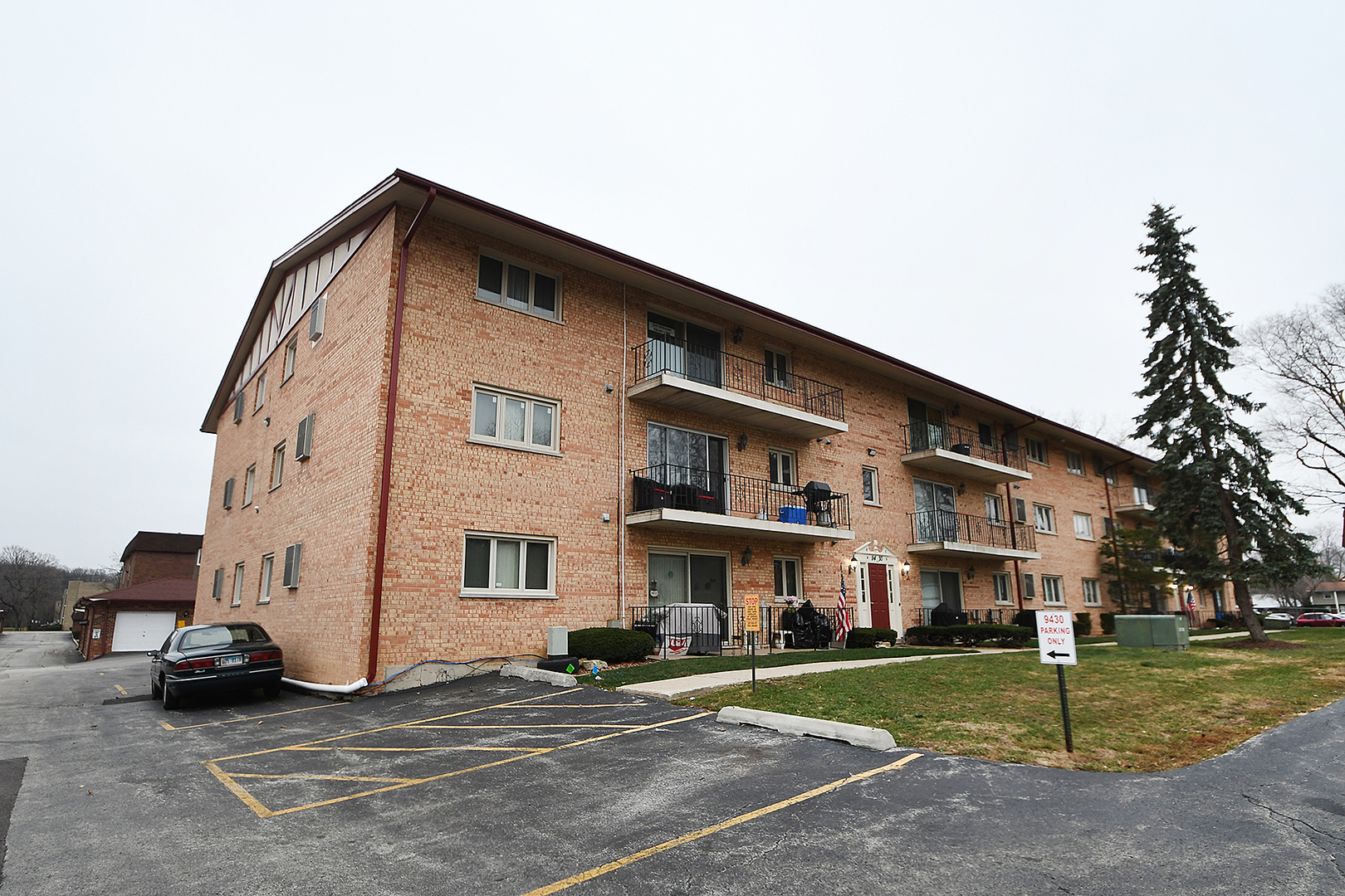 Property Photo: 9430 Greenbriar Drive 3G IL 60457