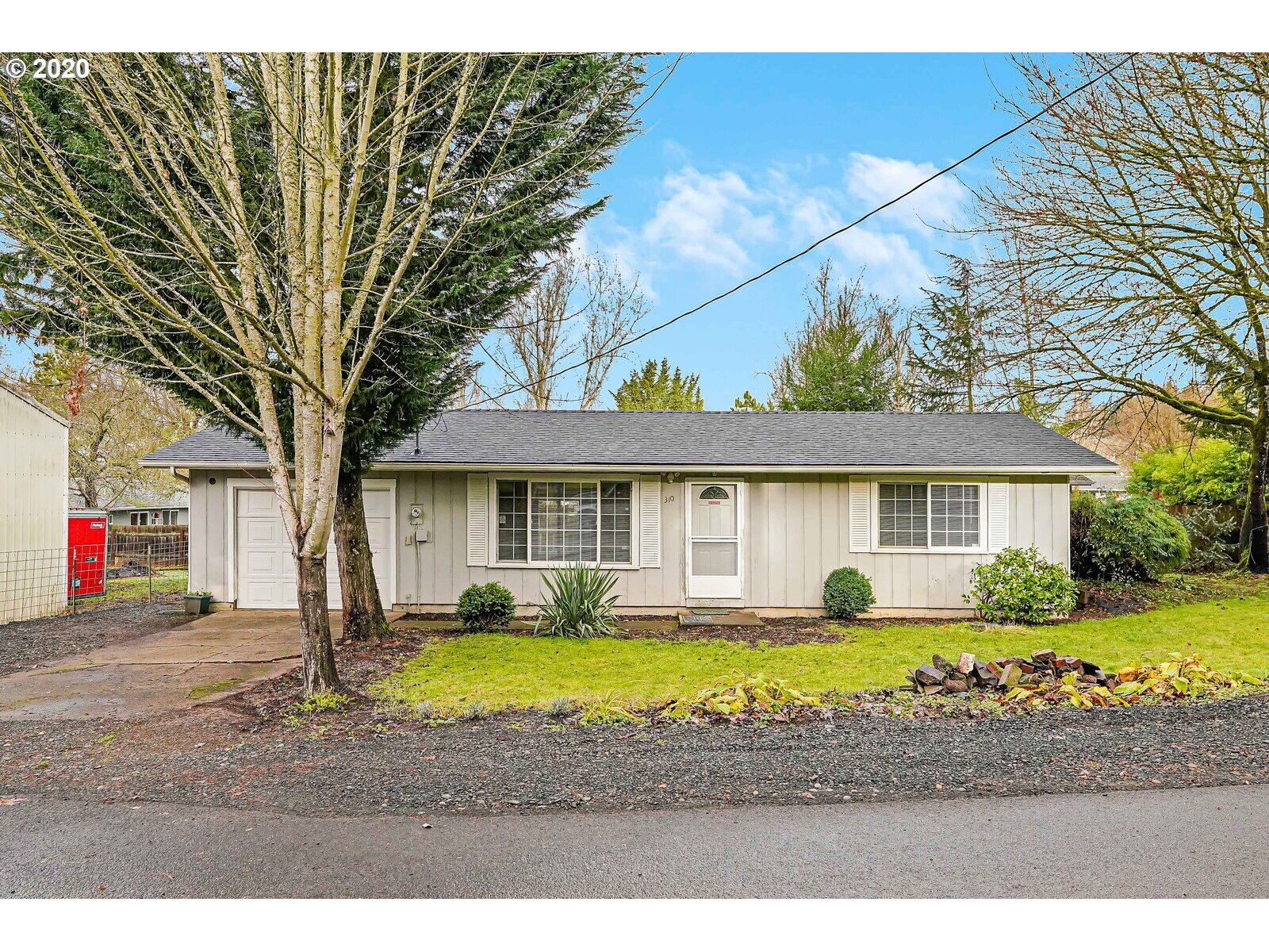 Property Photo:  310 Walnut Ave  OR 97327 