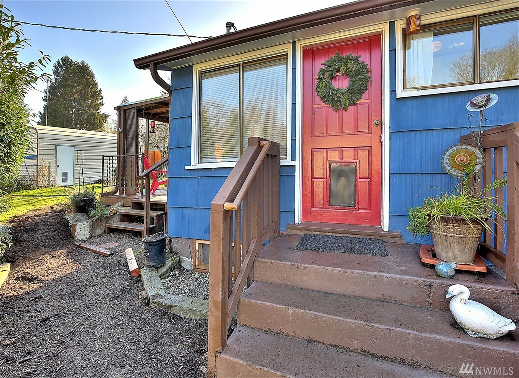 Property Photo:  2524 E 3rd St  WA 98366 