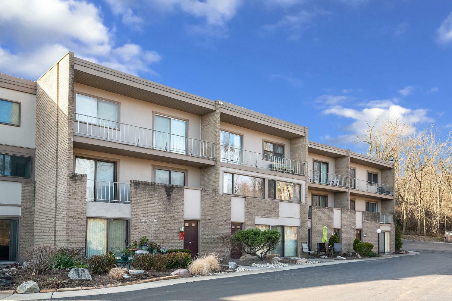 Property Photo: 2500 Warsaw Ave 6 OH 45204