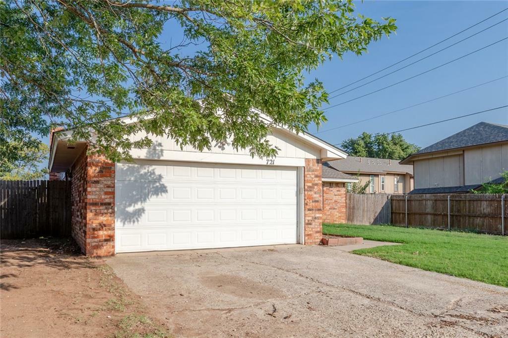 Property Photo: 721 N Vicksburg Avenue OK 73071
