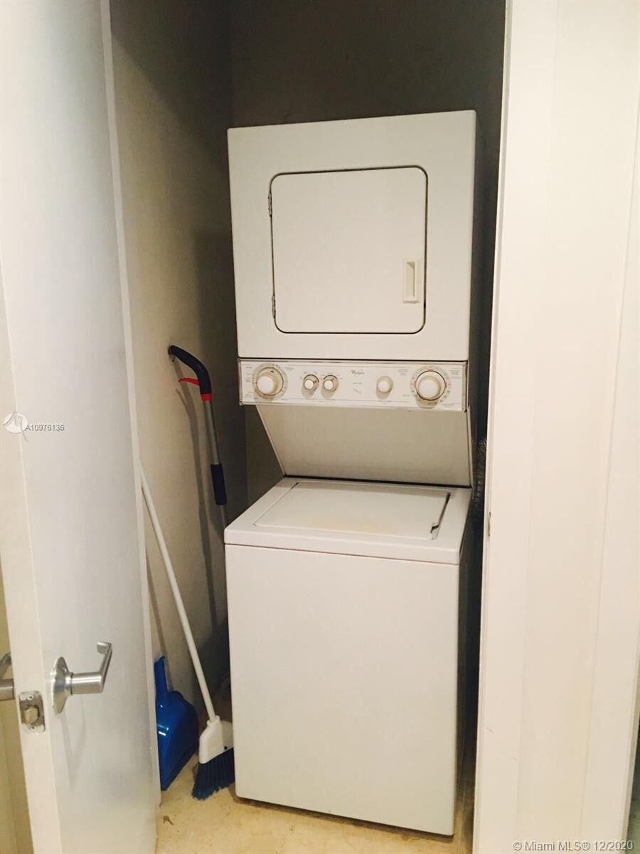 Property Photo:  1050 Brickell Ave 3322  FL 33131 