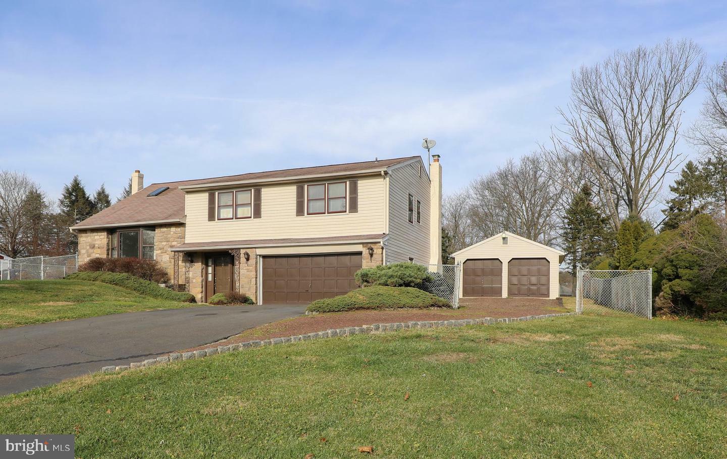 Property Photo:  34 E Robin Road  PA 18966 