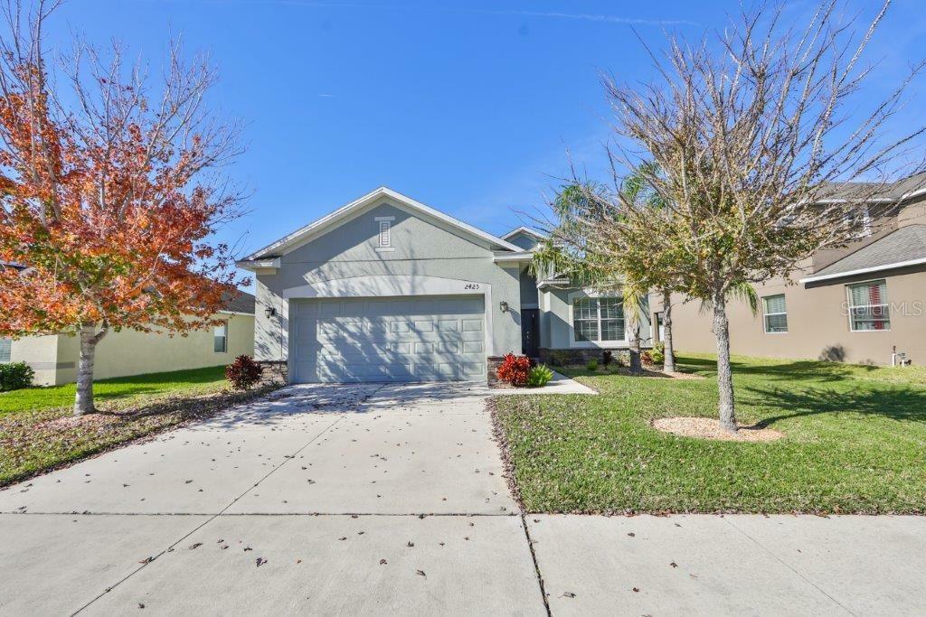 Property Photo:  2425 Dakota Cliff Street  FL 33570 