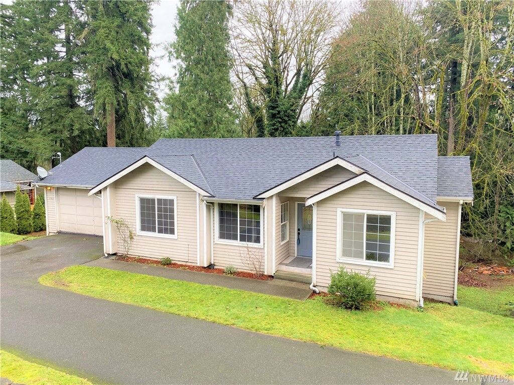 Property Photo:  15012 205th Ave SE  WA 98059 