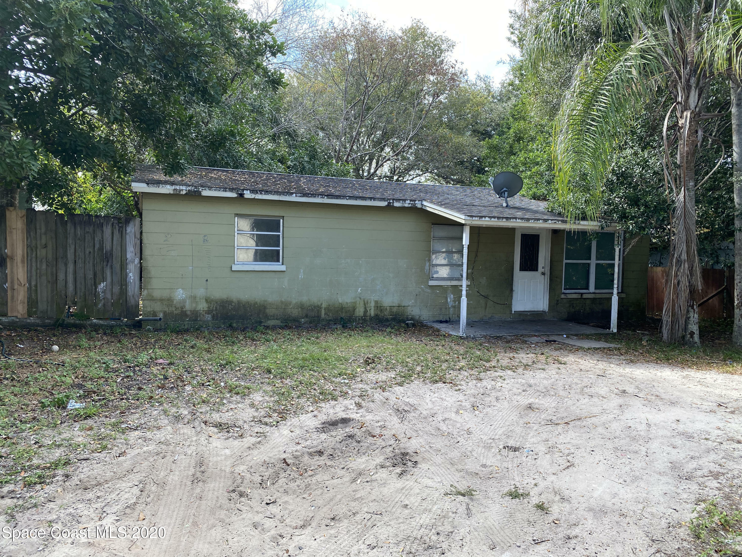 Property Photo:  2520 Dolphin Road  FL 32780 