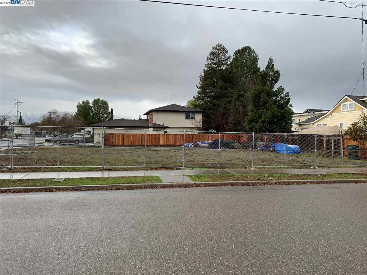 Property Photo:  613 N N St  CA 94551 