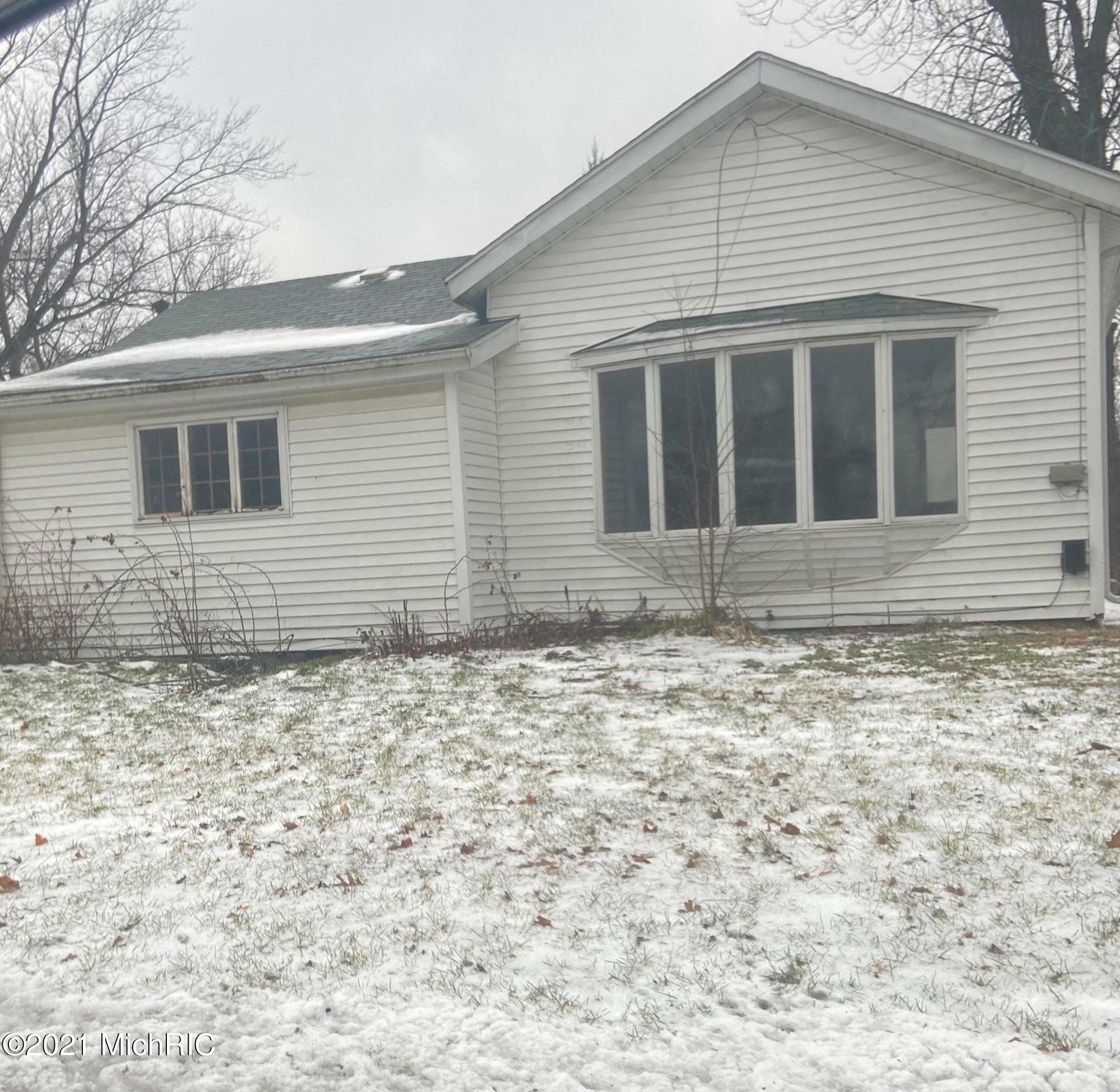 Property Photo:  501 W Railroad Street  MI 49047 