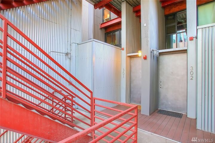 Property Photo: 424 Queen Anne Ave N 301 WA 98109