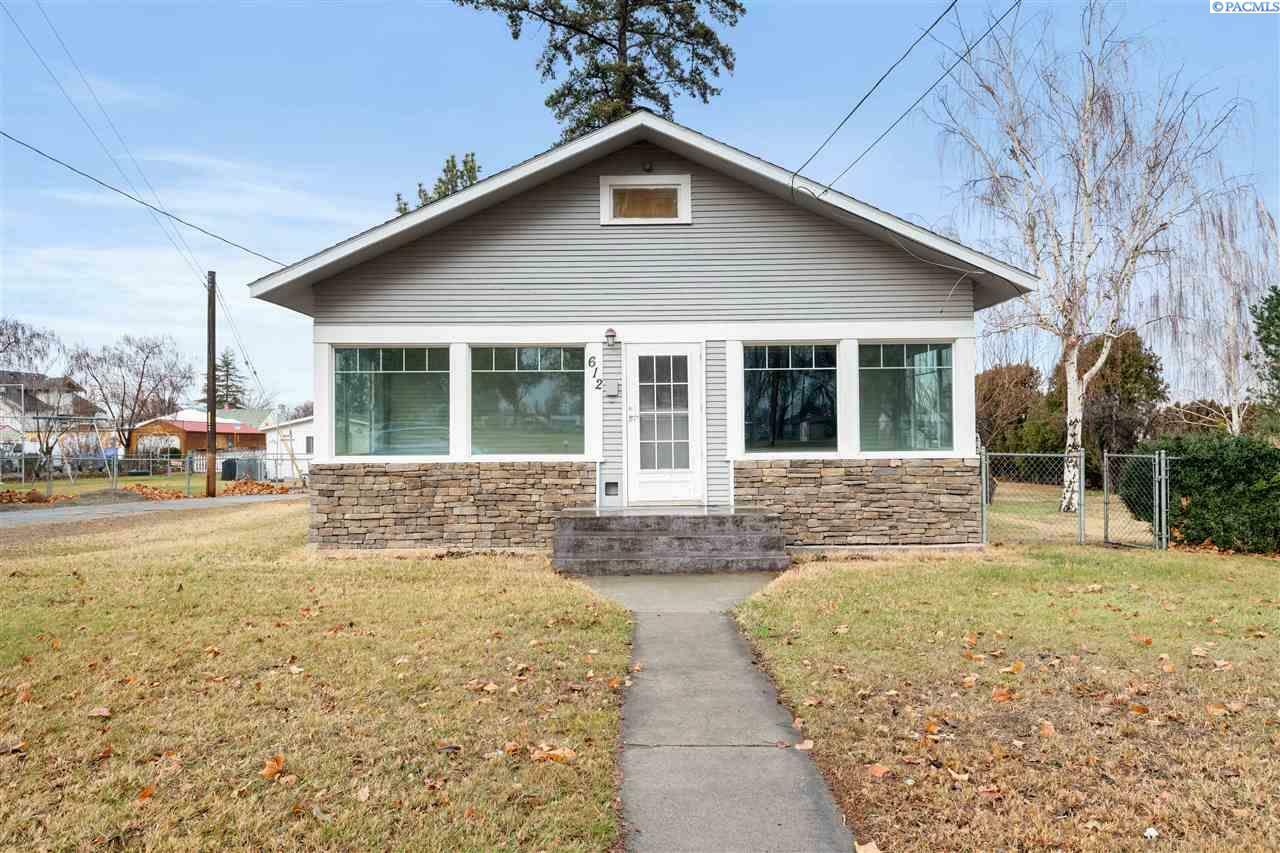 Property Photo: 612 W Entiat Ave WA 99336