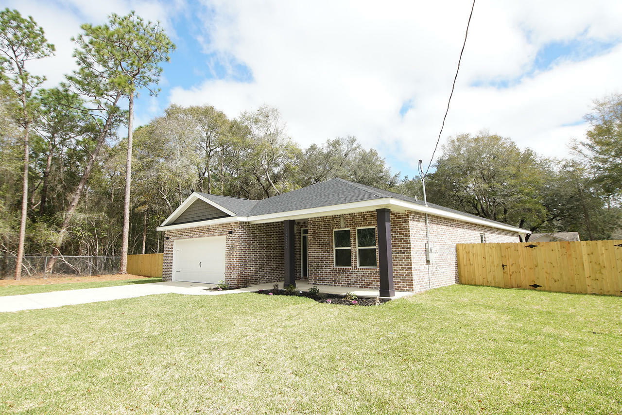 Property Photo:  1532 E Ponderosa Road  FL 32547 