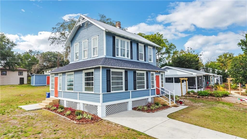 Property Photo:  658 E Warner Street  FL 34736 