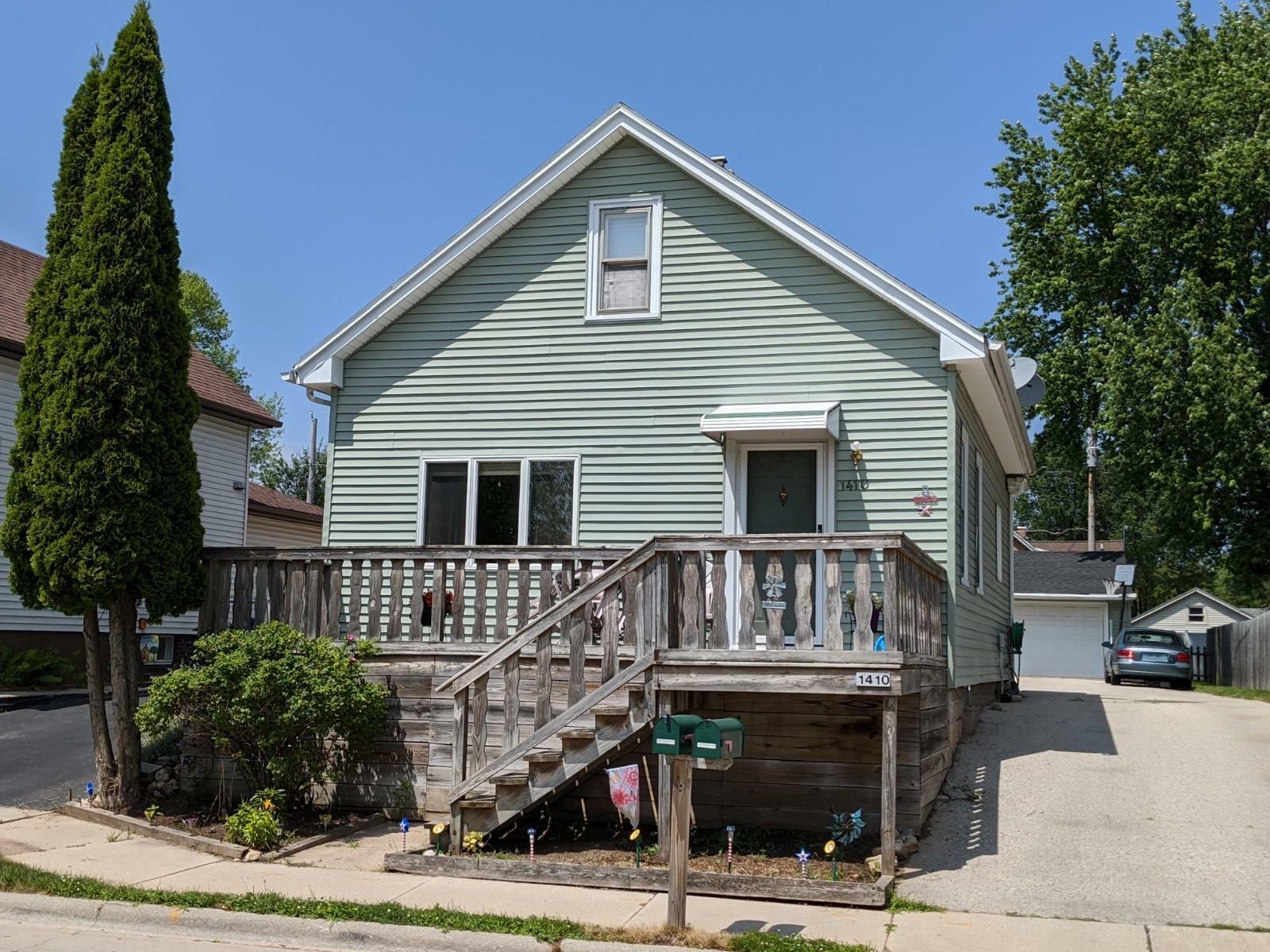 Property Photo: 1410 Grand Ave WI 53083