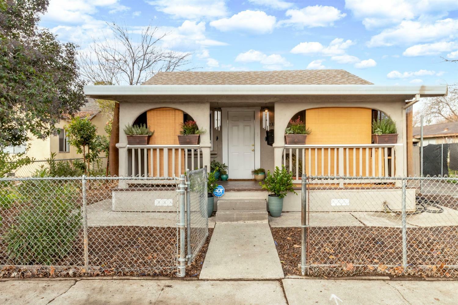 Property Photo:  2311 Cambridge Street  CA 95815 