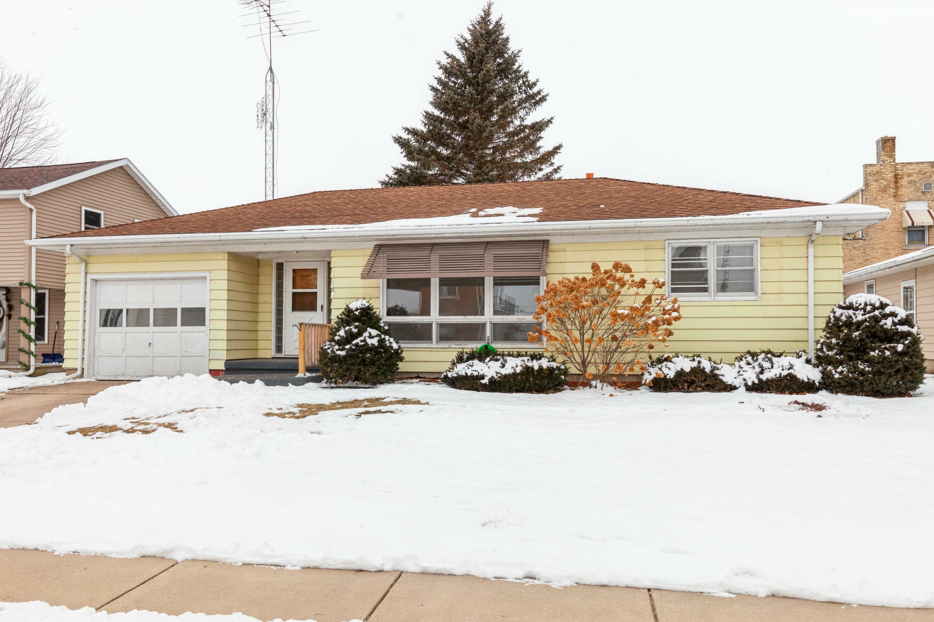 Property Photo:  213 S Ann St  WI 53034 