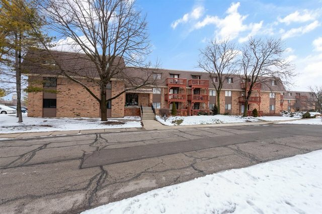 Property Photo:  1925 Tall Oaks Drive 1703  IL 60505 