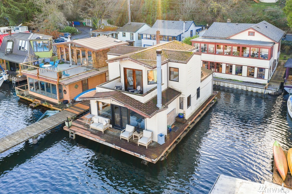 Property Photo:  3118 Portage Bay Place F  WA 98102 