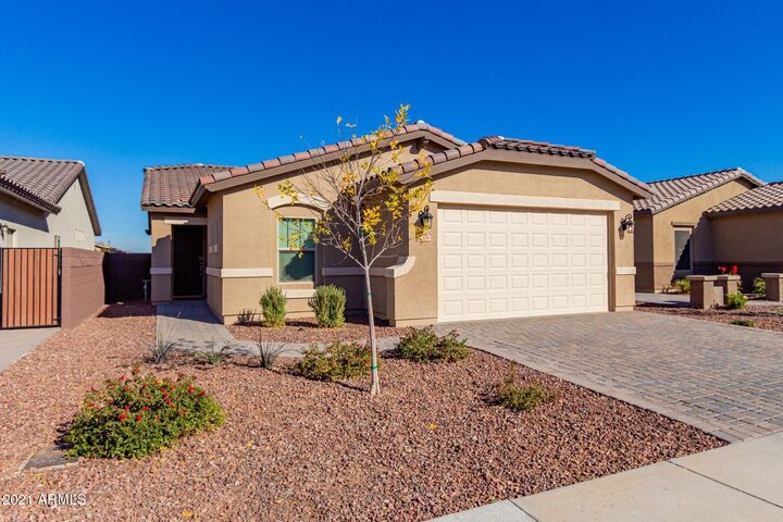 Property Photo:  1504 W Smoke Tree Avenue  AZ 85140 