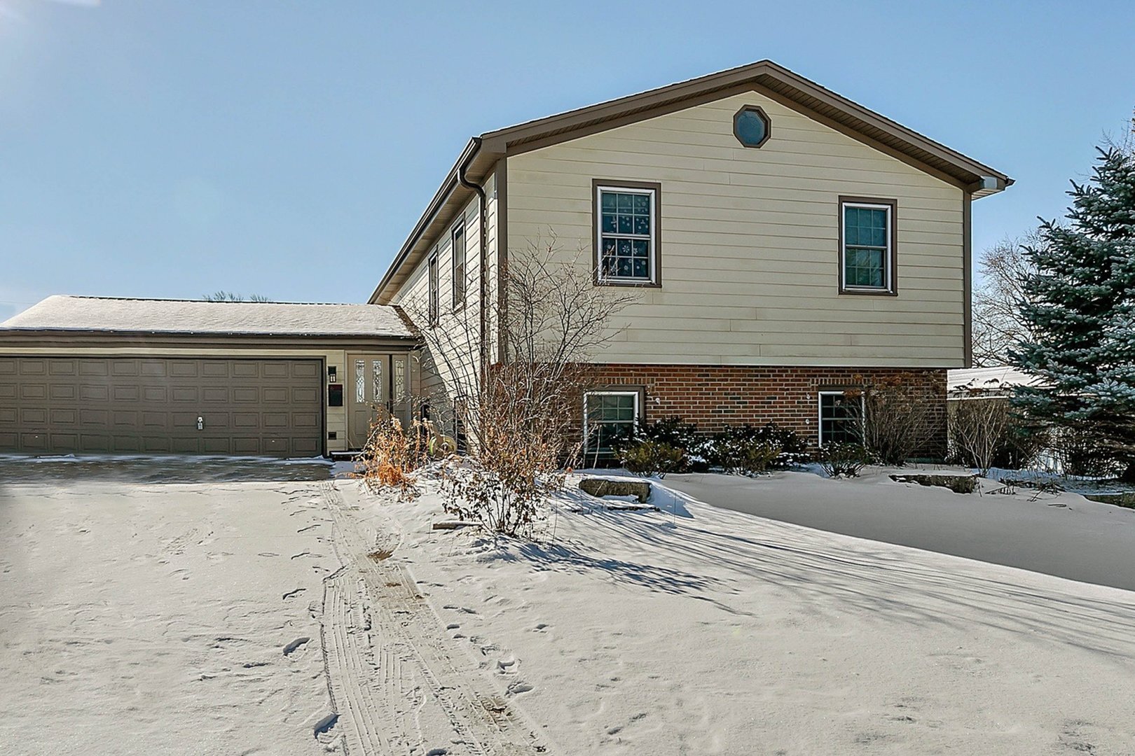 Property Photo:  820 Childs Street  IL 60187 