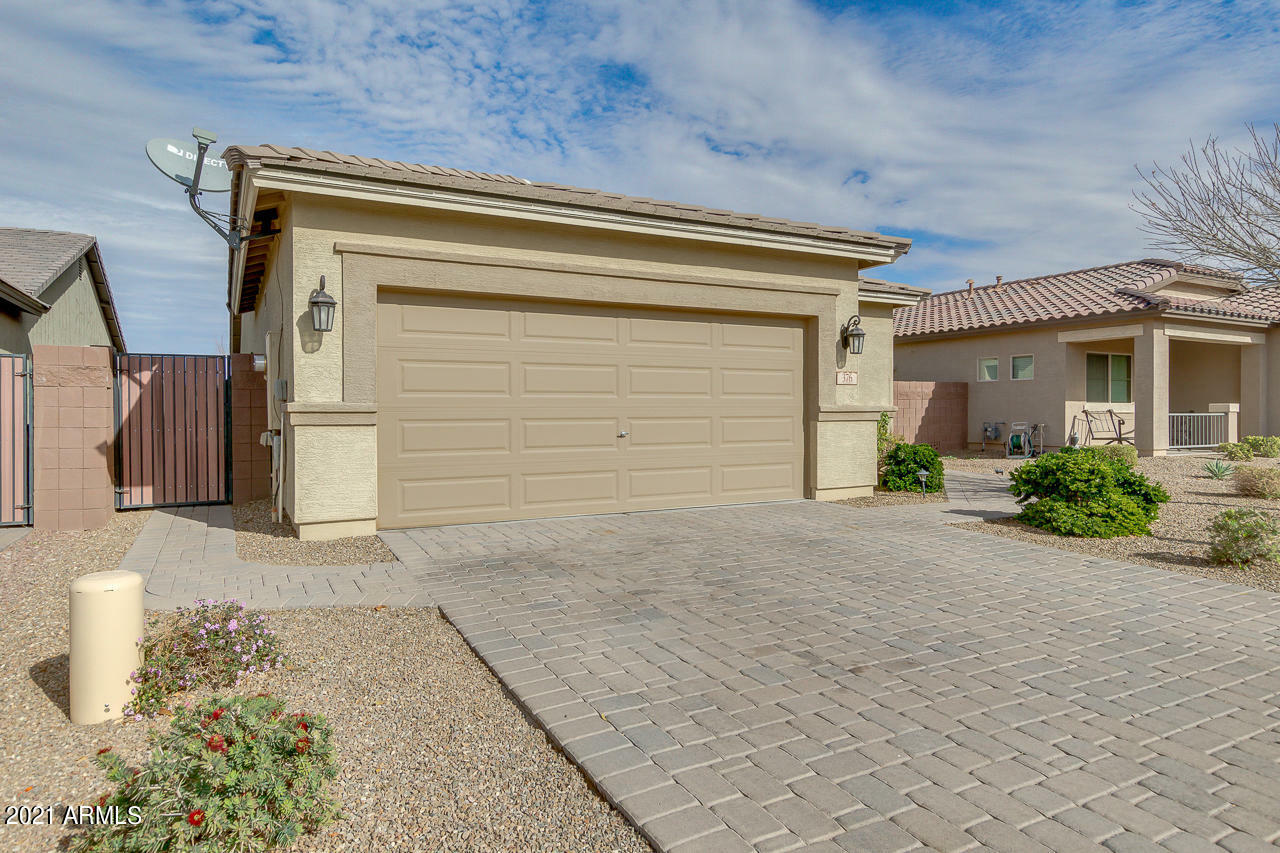 Property Photo:  376 W Flame Tree Avenue  AZ 85140 