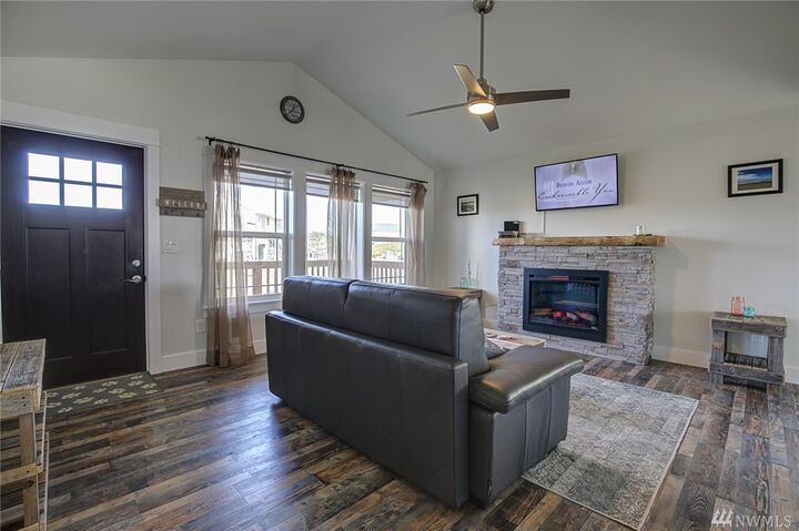 Property Photo:  1092 Crestshire Lp SW  WA 98569 