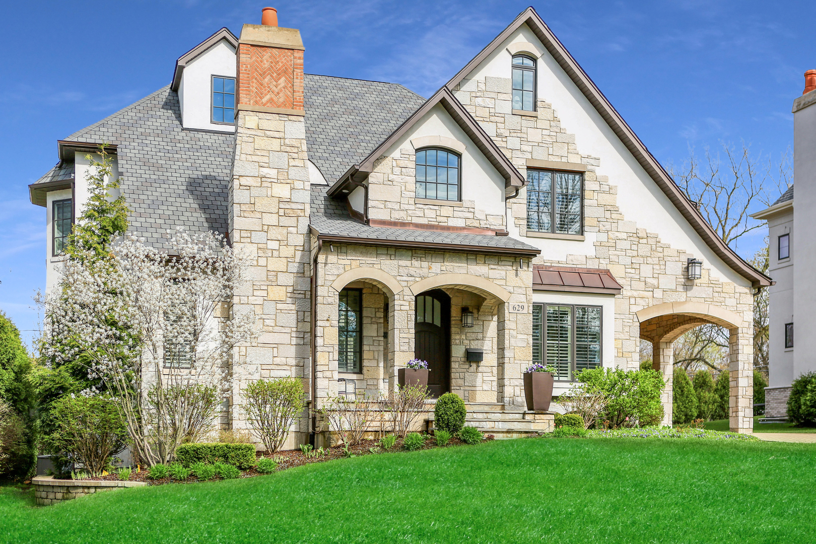 Property Photo:  629 S Quincy Street  IL 60521 