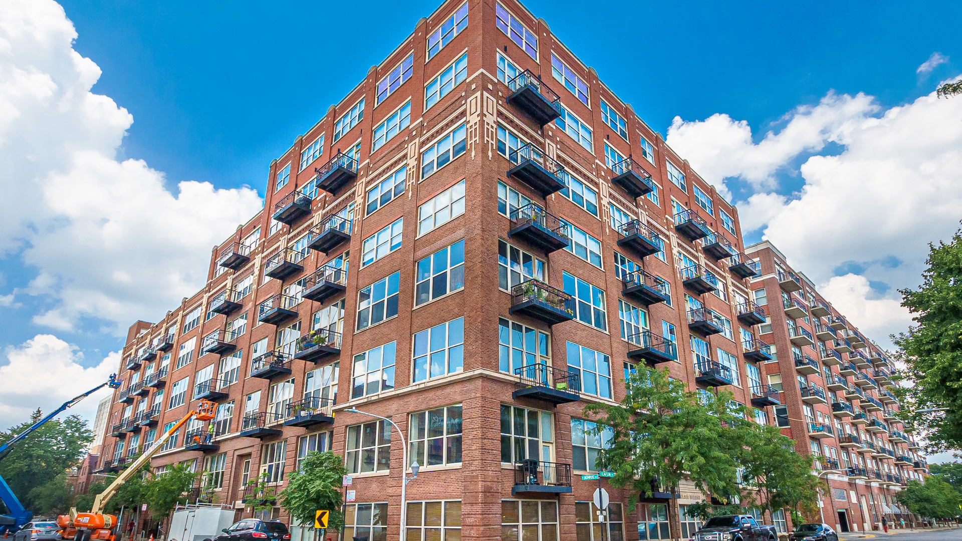 Property Photo:  1500 W Monroe Street 114  IL 60607 