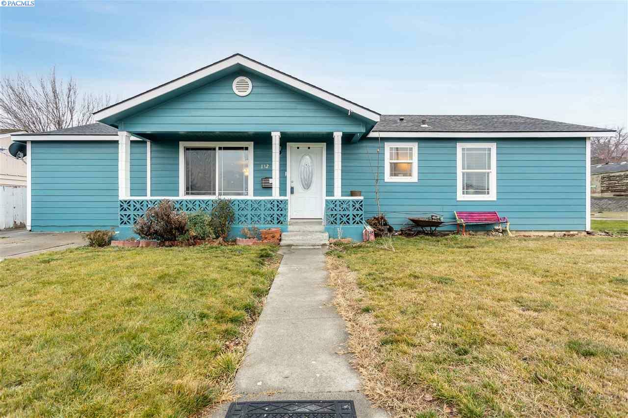 Property Photo:  132 Hawthorne Dr  WA 98944 