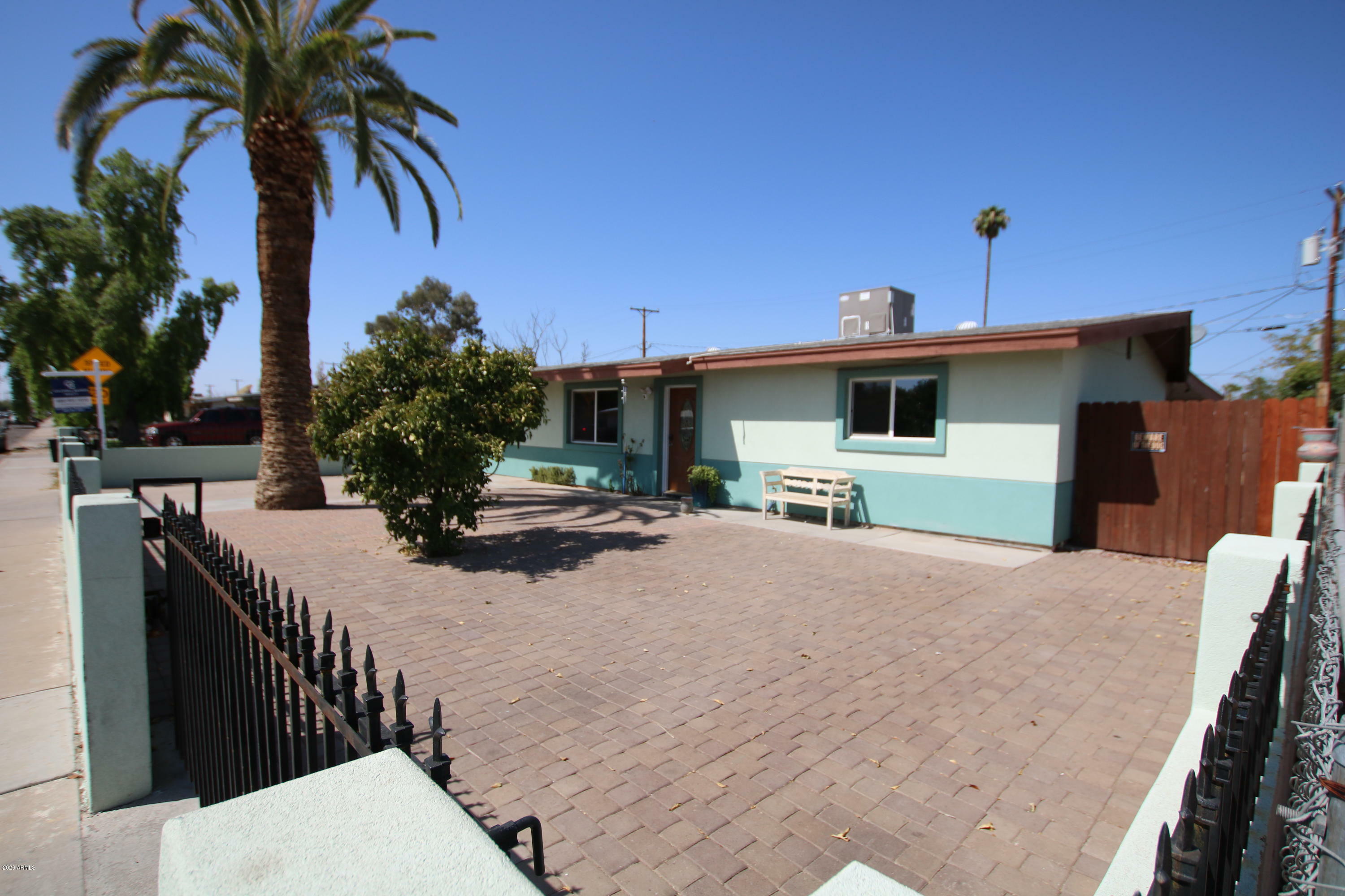 Property Photo:  556 E 7th Drive  AZ 85204 