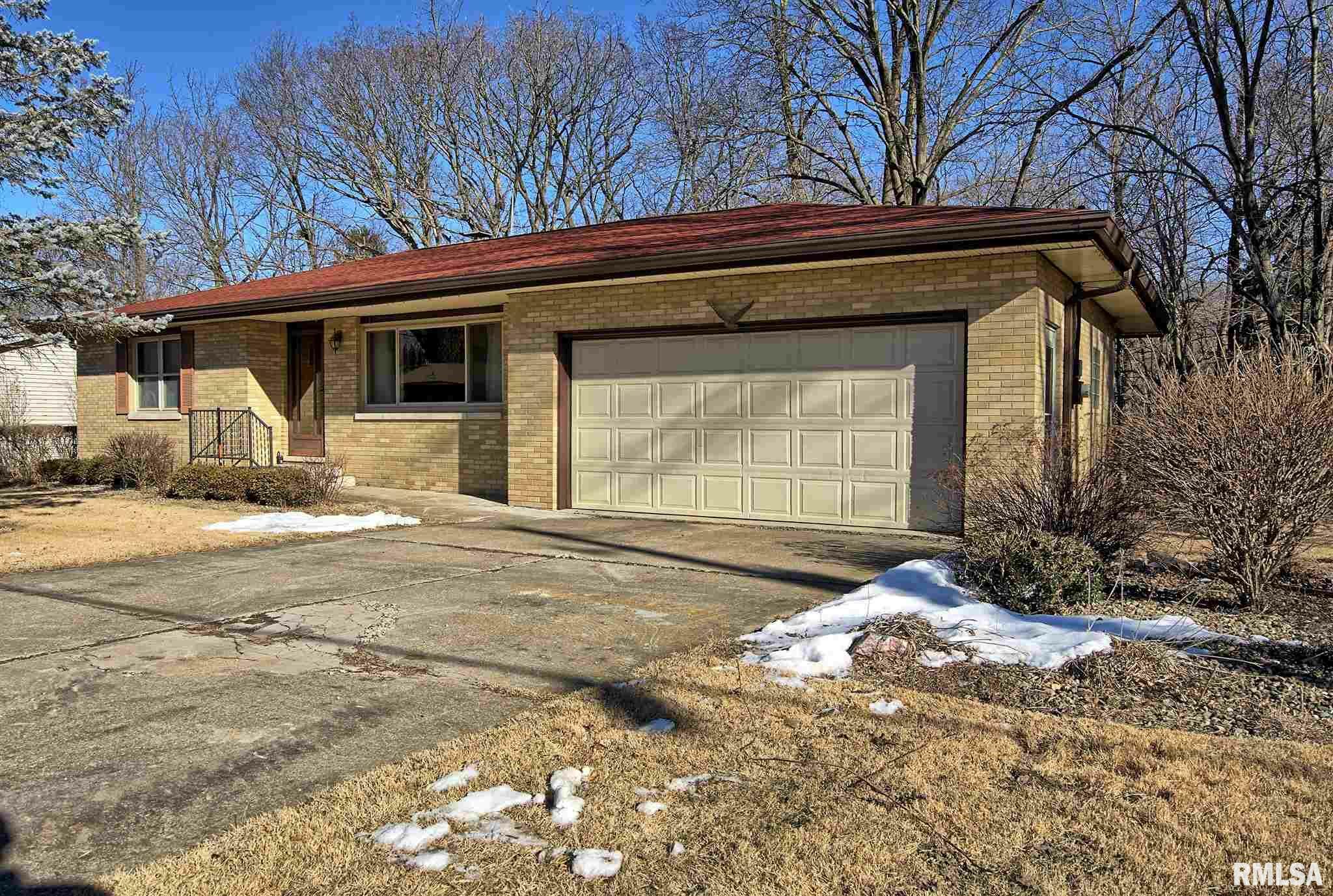 Property Photo:  224 Willow  IL 61611 